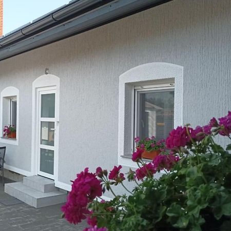 Sobe Majetic Hotell Bizovac Eksteriør bilde